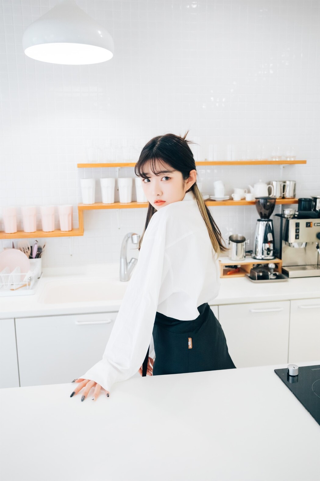 Loozy Sonson 손손 – Nude Apron