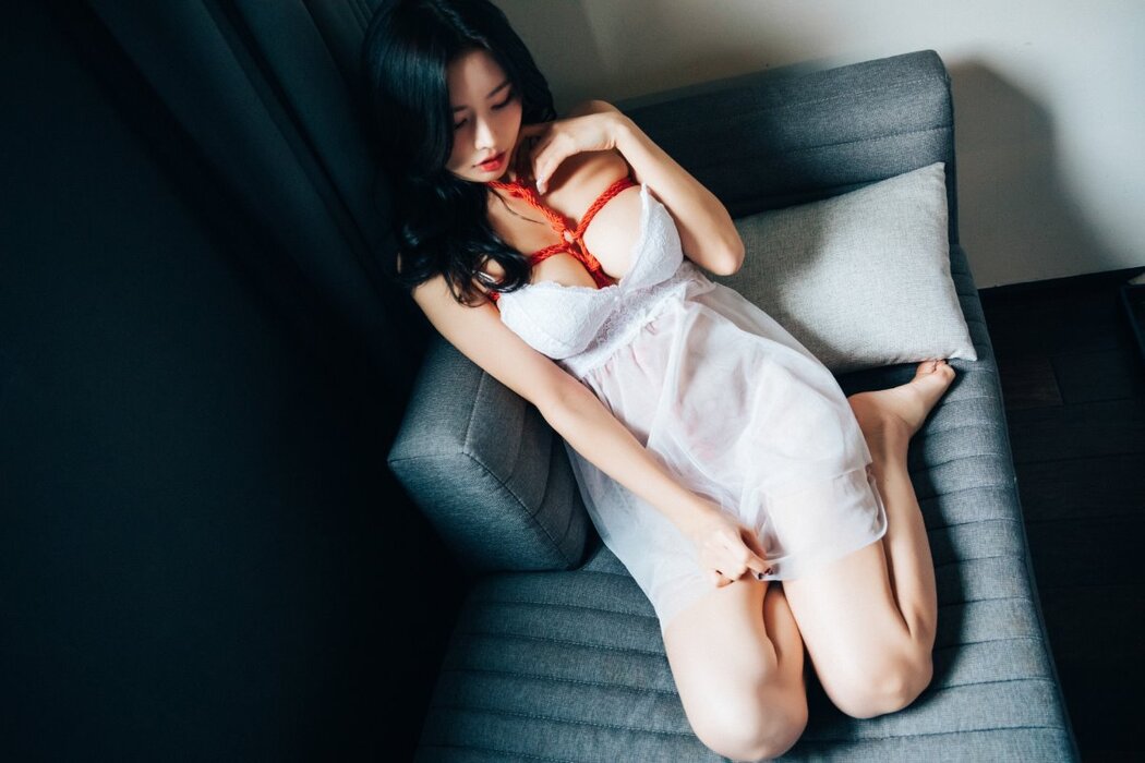 Loozy YeonYu 연유 – Take Off A Sticker A