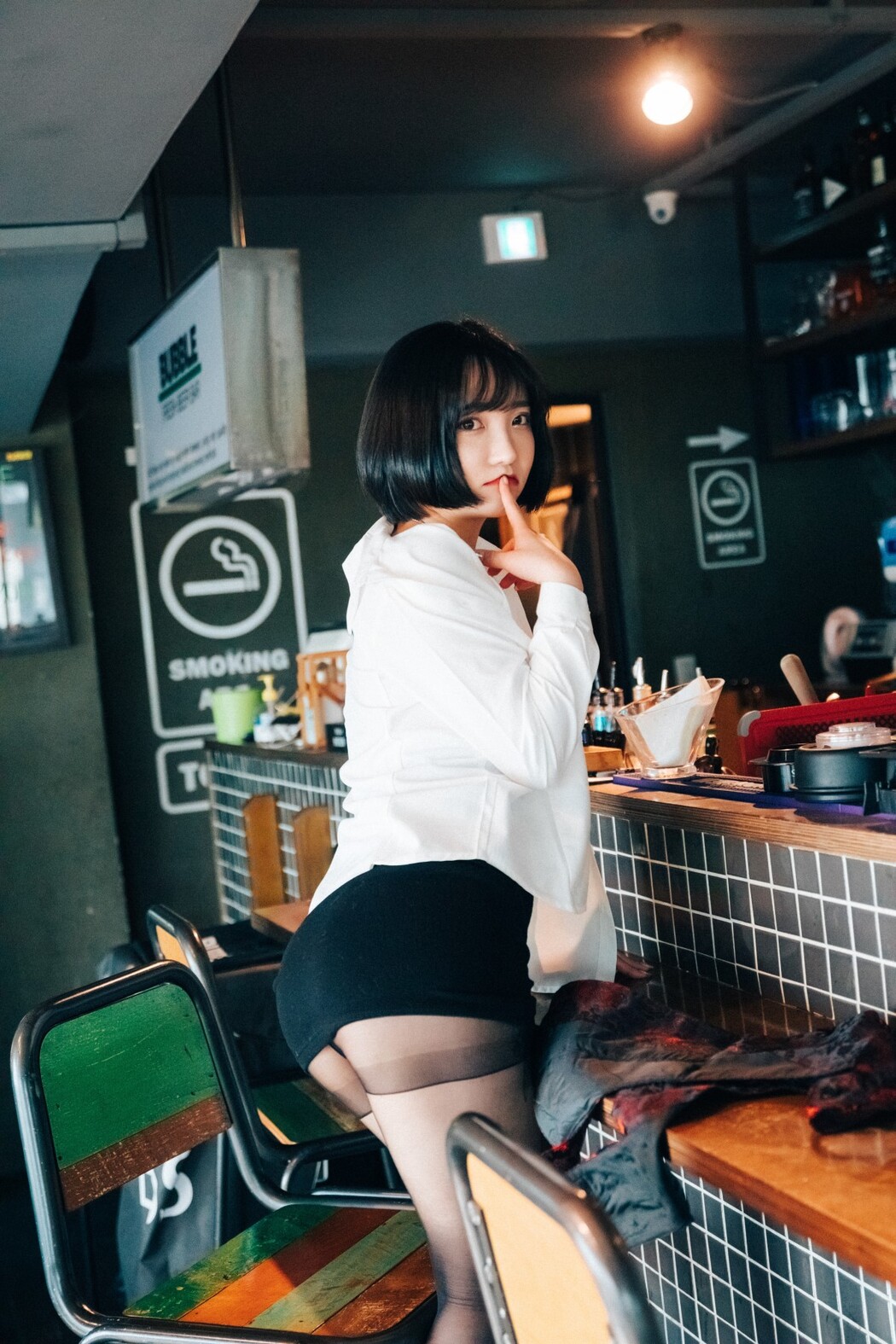 Loozy Son Ye-Eun 손예은 – Tainted Love Bar
