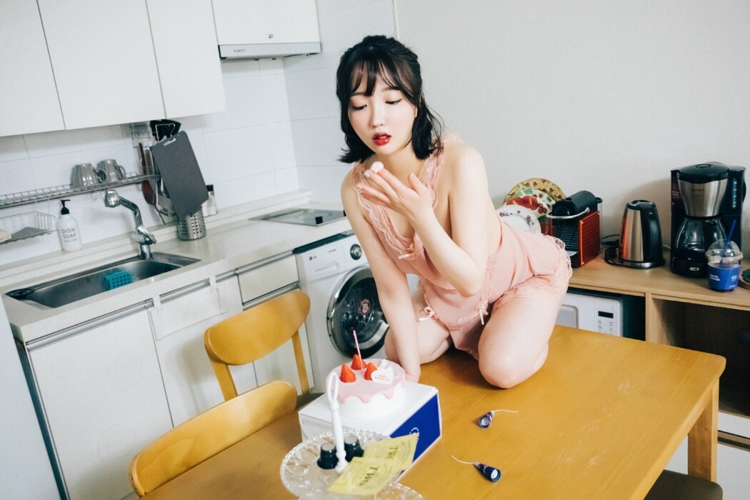 Loozy Son Ye-Eun 손예은 Happy Birthday S.Ver A