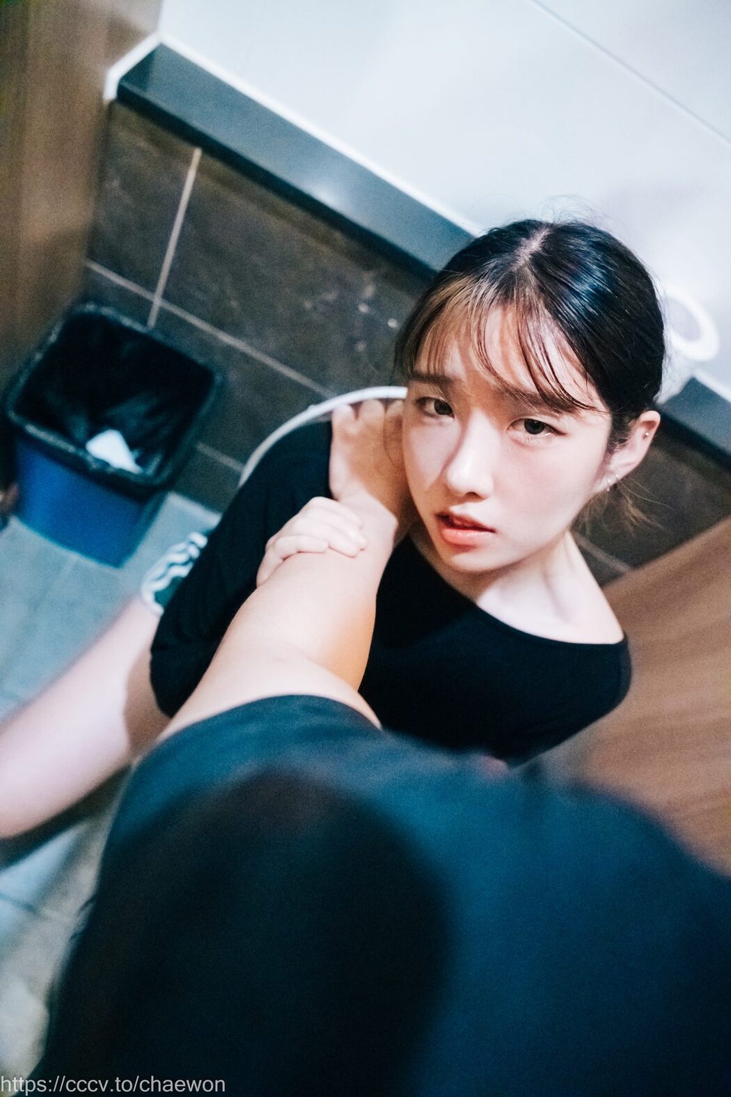 Loozy SonSon 손손 – Public Toilet A