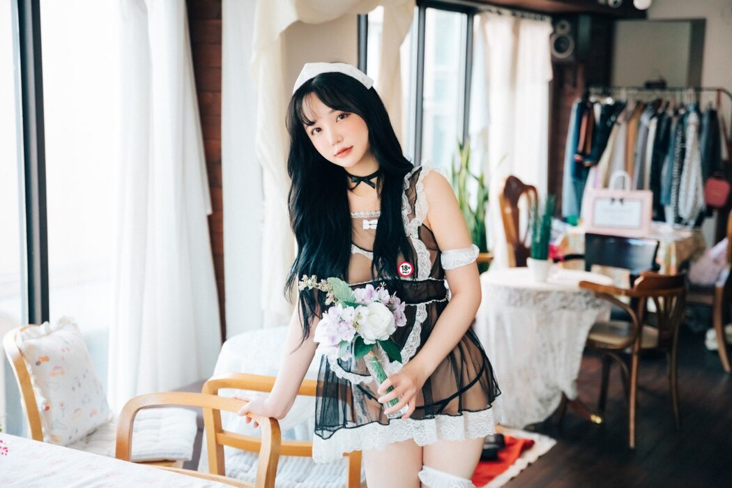 Loozy Son Ye-Eun 손예은 – Fetish Cafe
