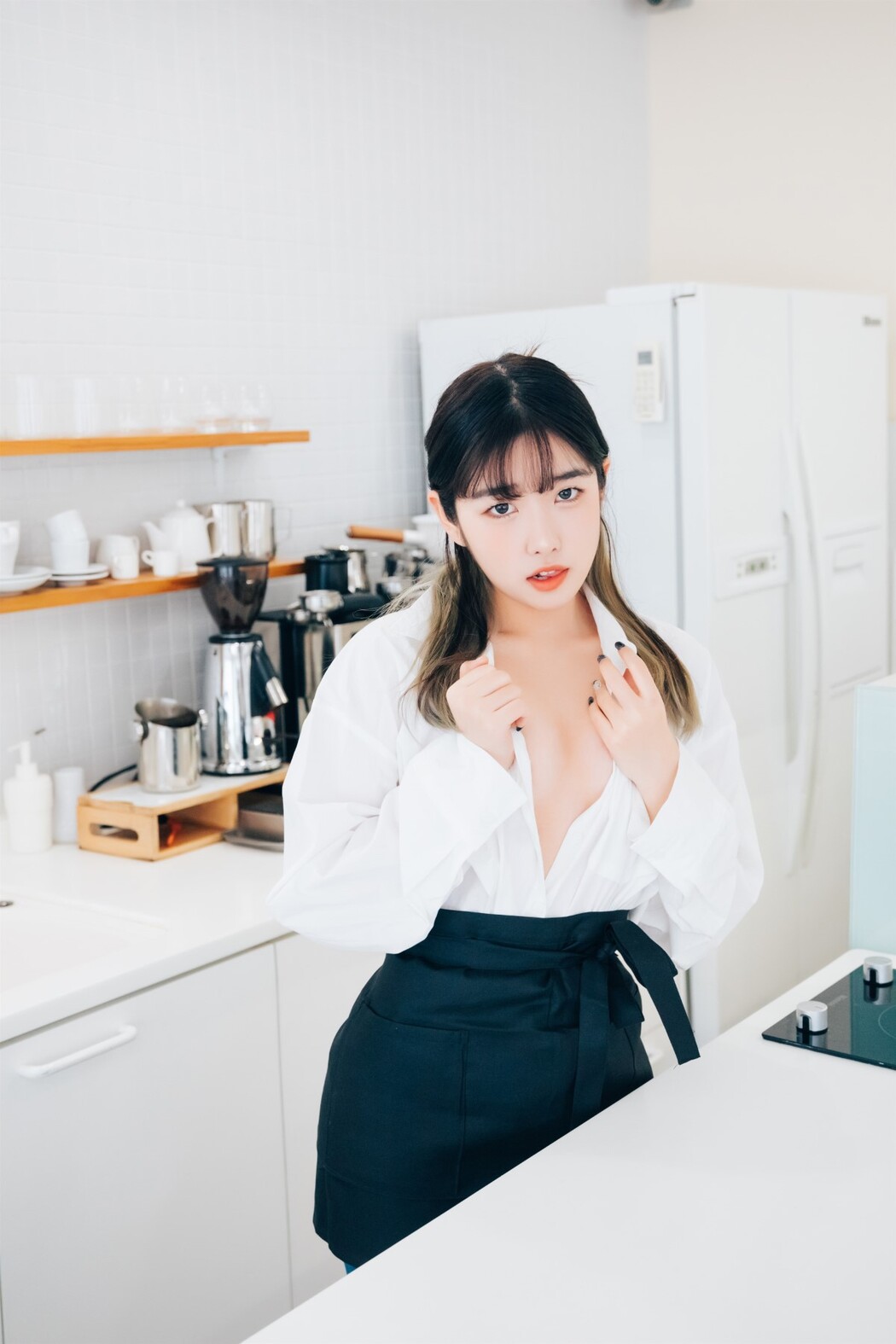 Loozy Sonson 손손 – Nude Apron
