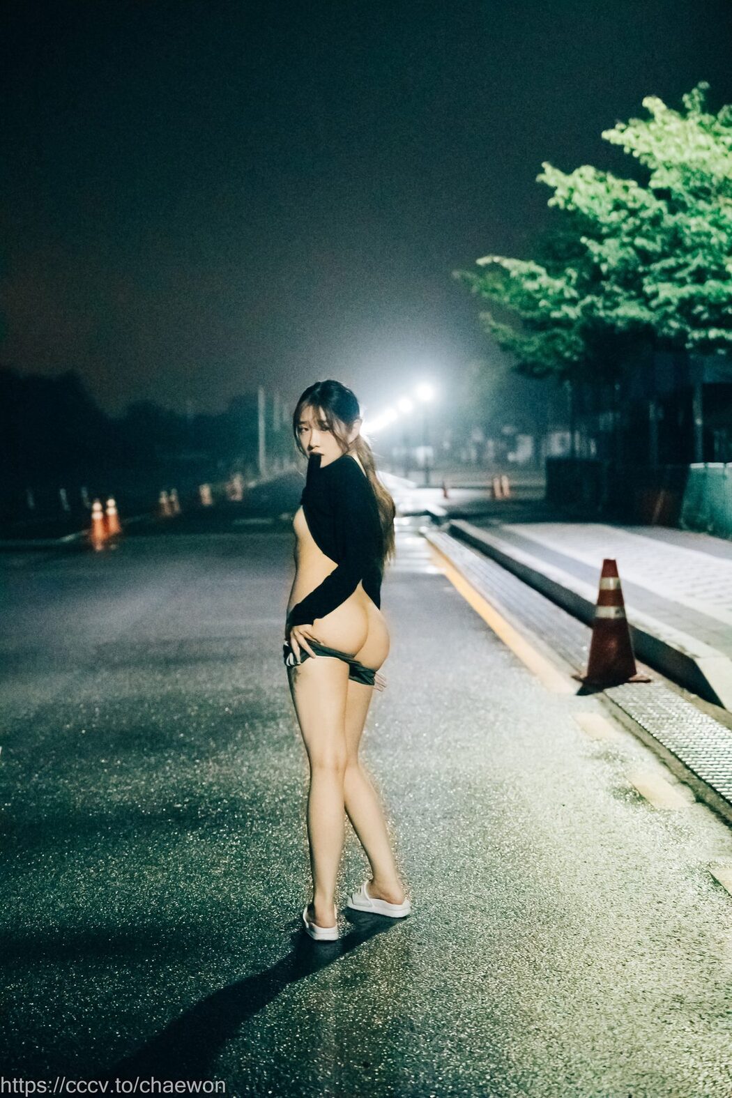 Loozy SonSon 손손 – Public Toilet B