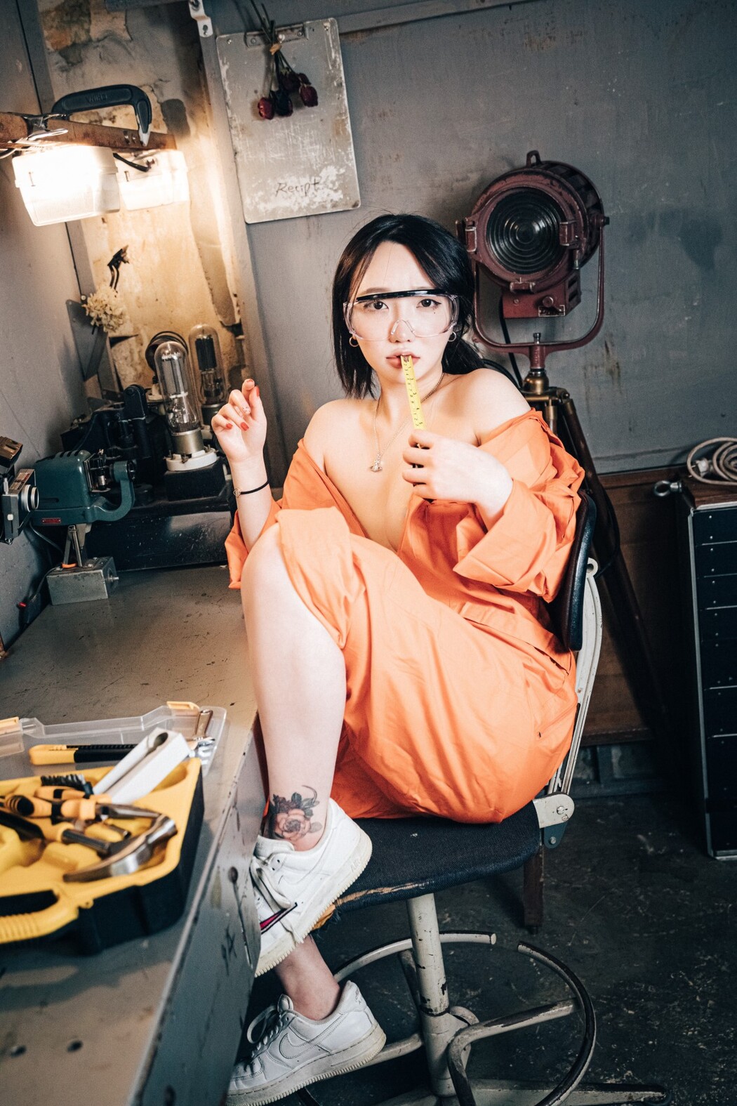 Loozy Son Ye-Eun 손예은 – Where Are My Tools