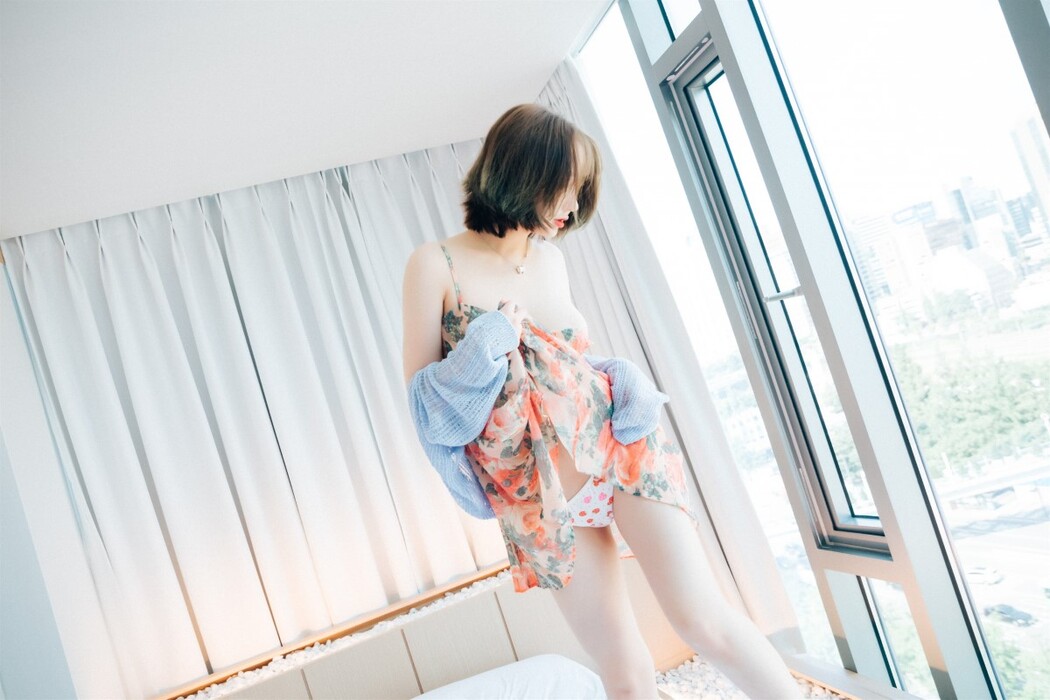 Loozy Son Ye-Eun 손예은 – Lover In Hotel Part 1
