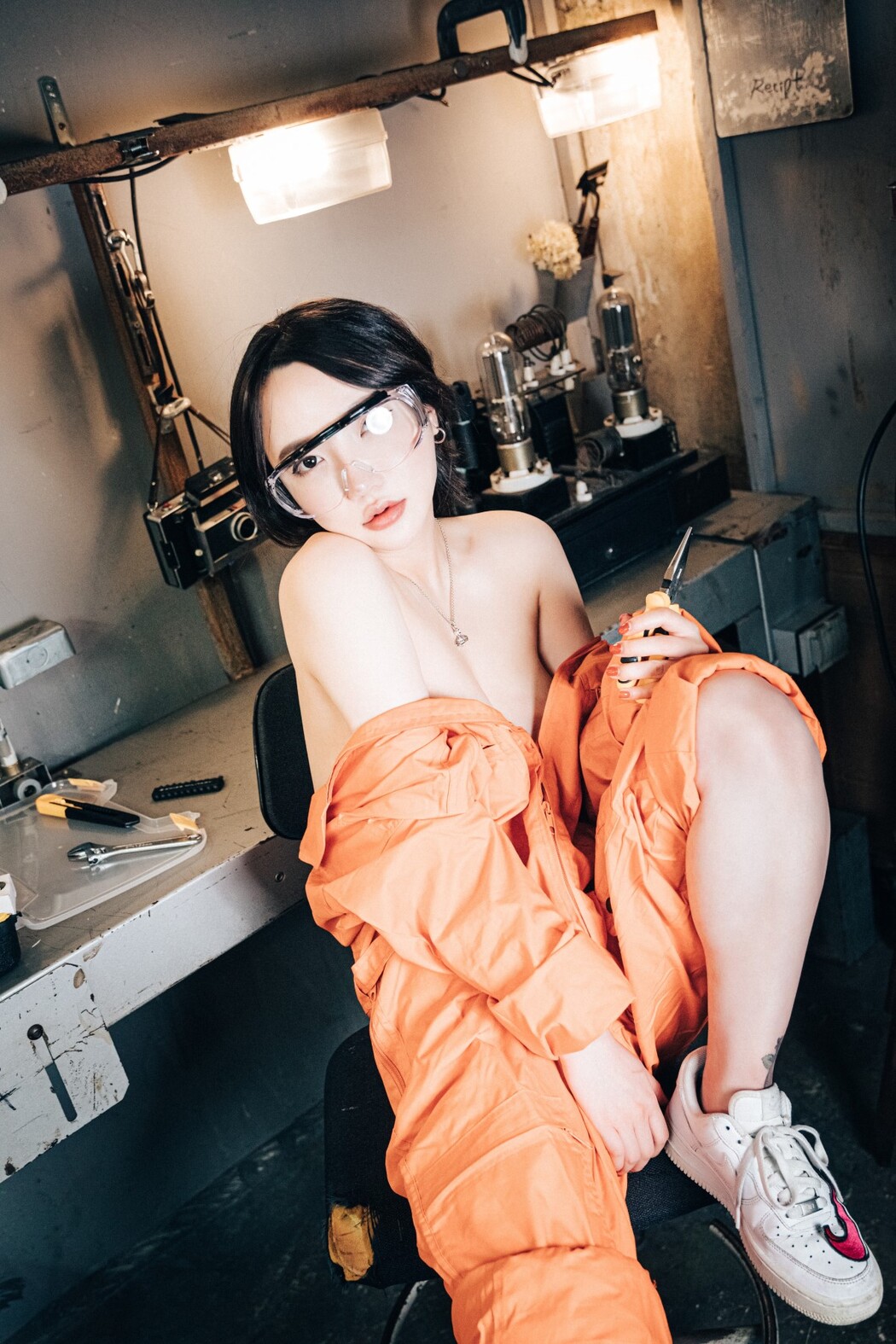 Loozy Son Ye-Eun 손예은 – Where Are My Tools