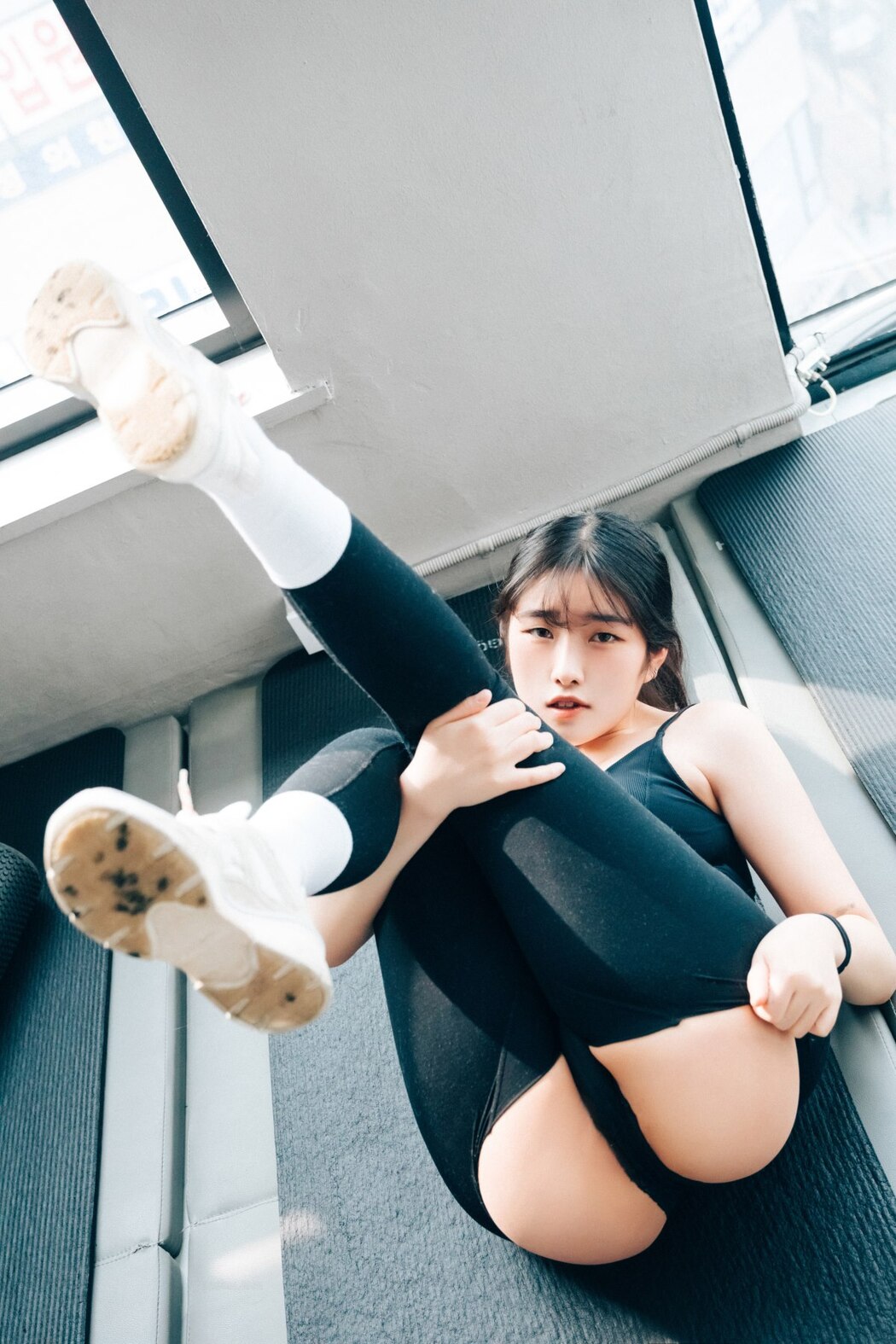 Loozy Sonson 손손 – Personal Trainer S.Ver
