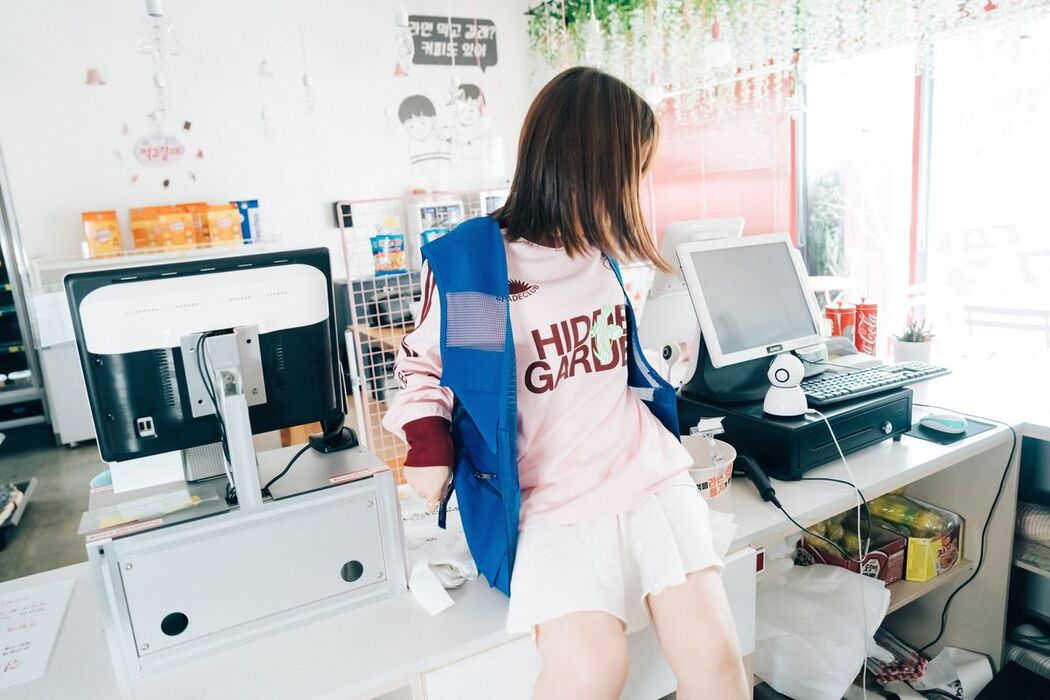 Loozy Yeri – Pocket Girl Alba A