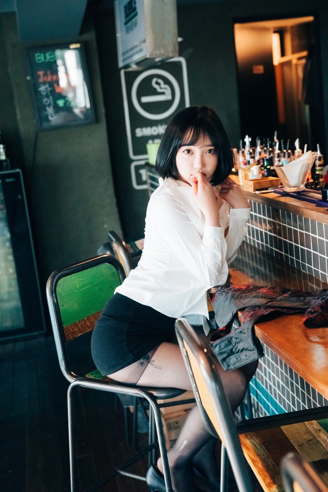 Loozy Son Ye-Eun 손예은 – Tainted Love Bar