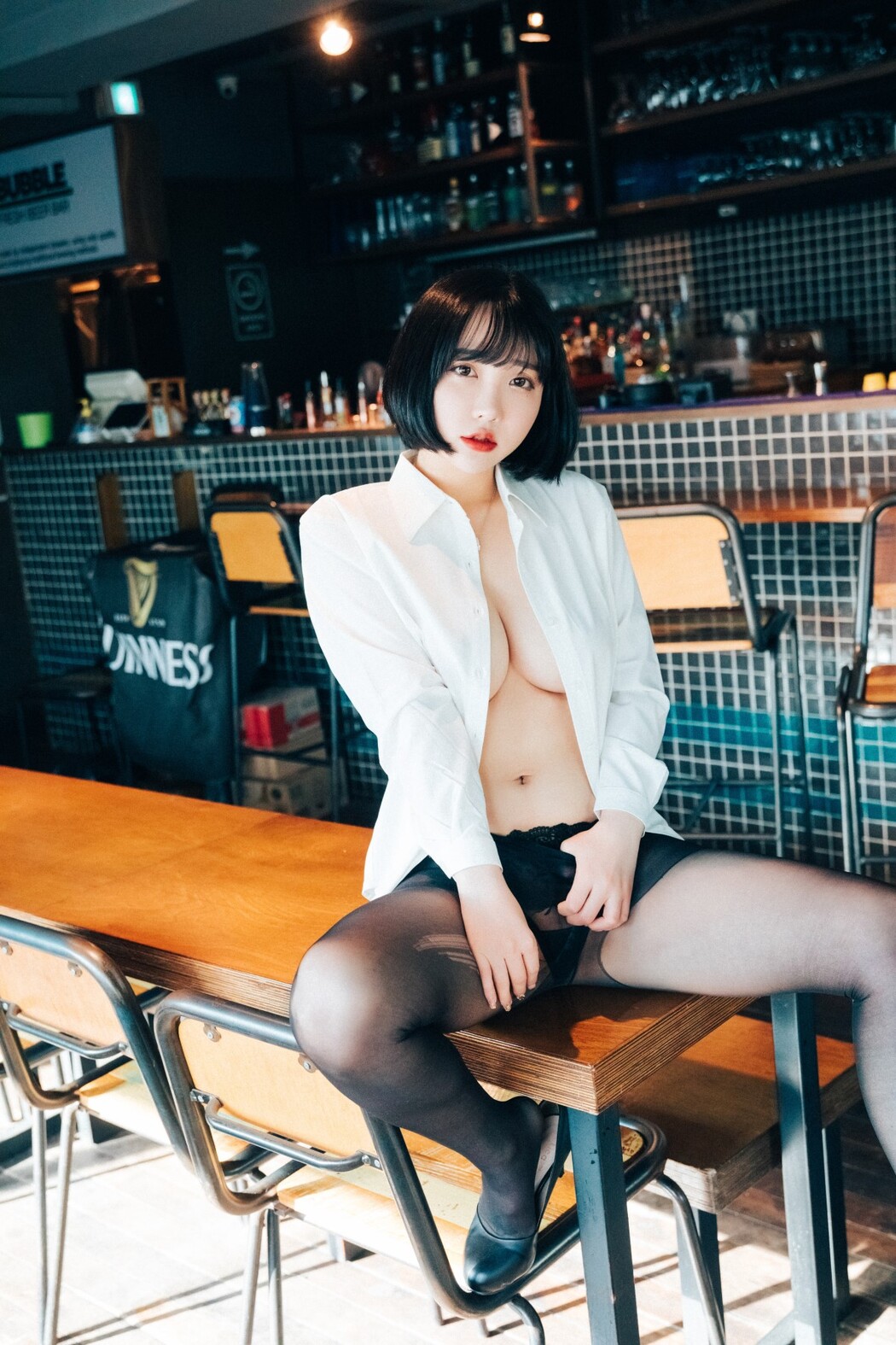Loozy Son Ye-Eun 손예은 – Tainted Love Bar