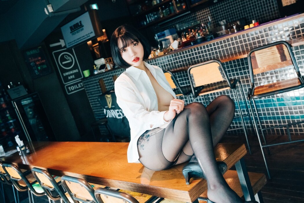 Loozy Son Ye-Eun 손예은 – Tainted Love Bar