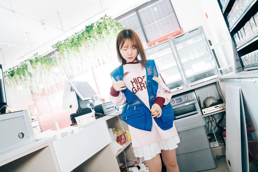 Loozy Yeri – Pocket Girl Alba A