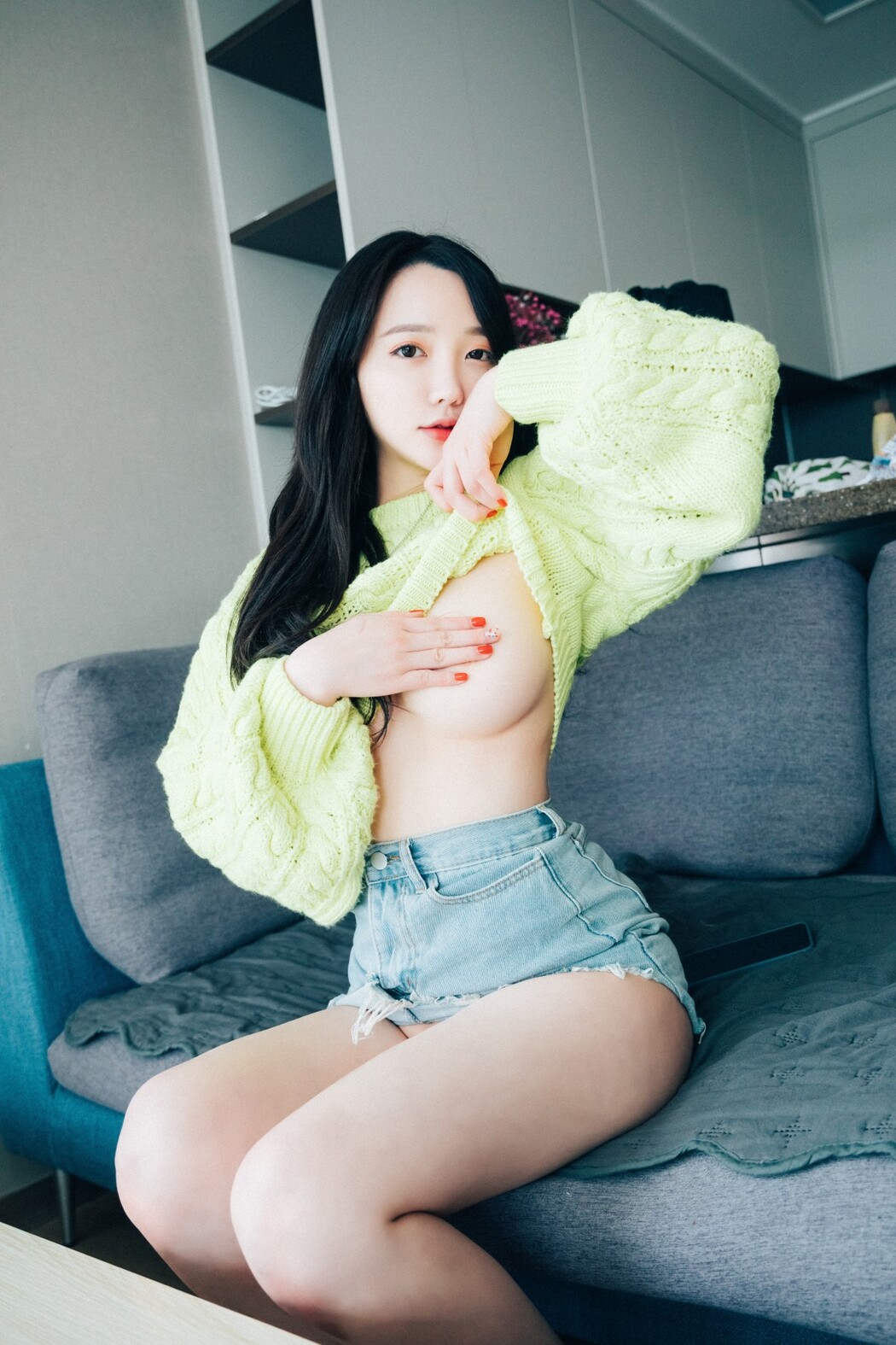 Loozy Son Ye-Eun 손예은 – Travel Partner