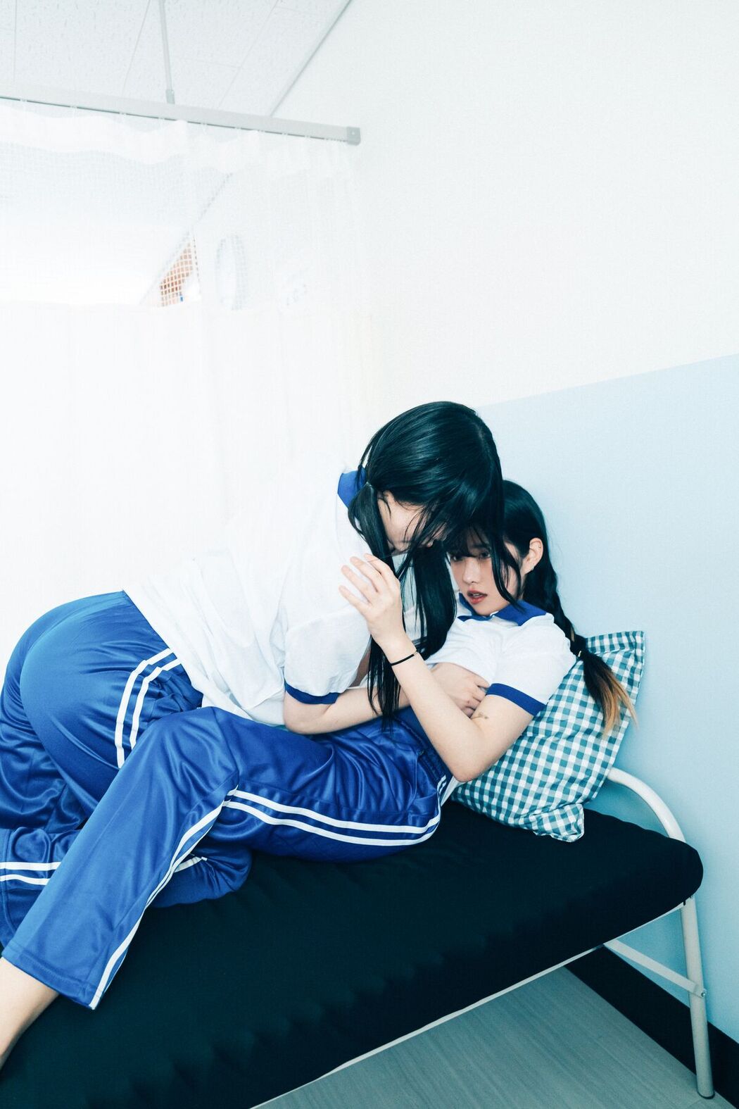 Loozy Sonson 손손 x Zia 지아 – Bitch Academy B