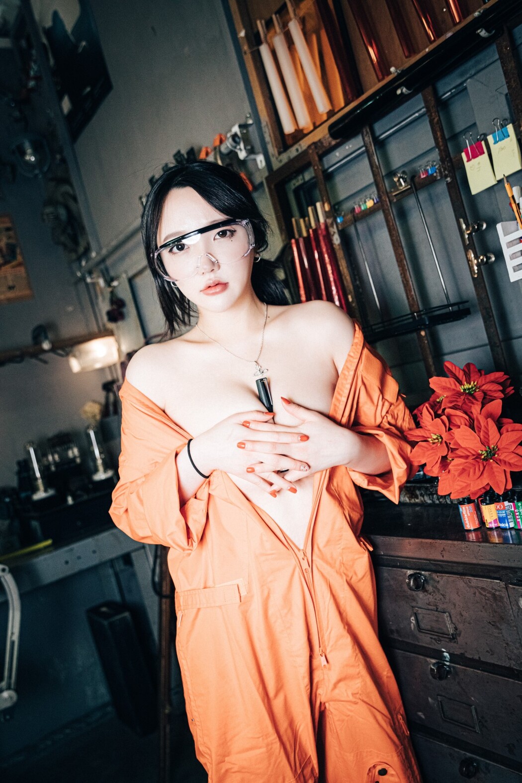 Loozy Son Ye-Eun 손예은 – Where Are My Tools