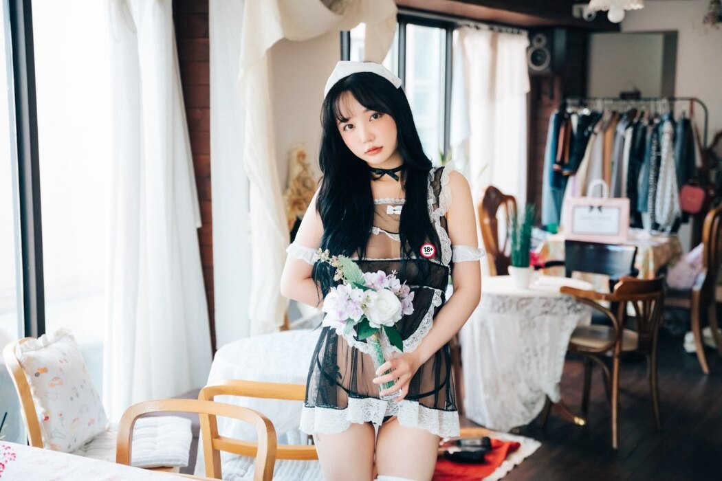 Loozy Son Ye-Eun 손예은 – Fetish Cafe