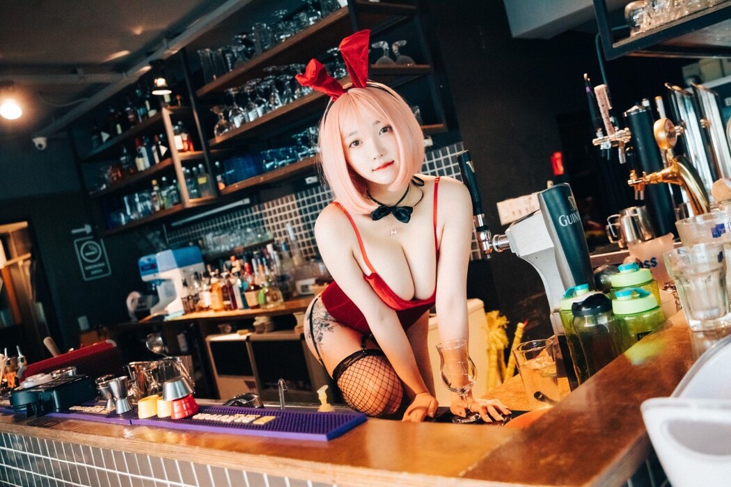 Loozy Son Ye-Eun 손예은 – Tainted Love Bar