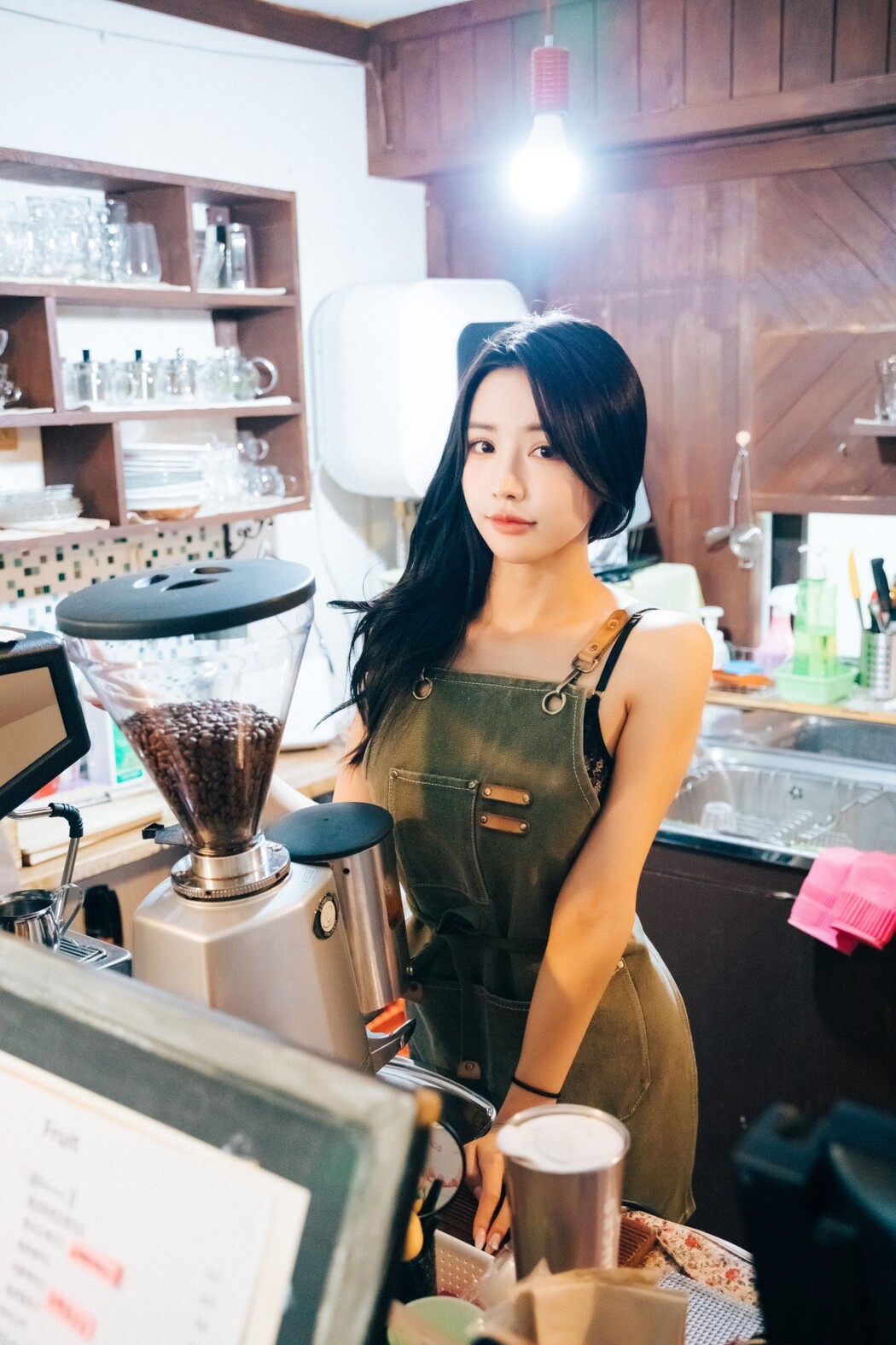 Loozy YeonYu 연유 – First Play S.Ver B