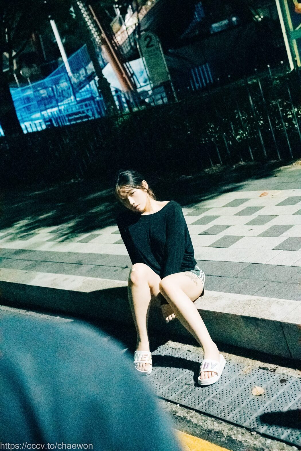 Loozy SonSon 손손 – Public Toilet A