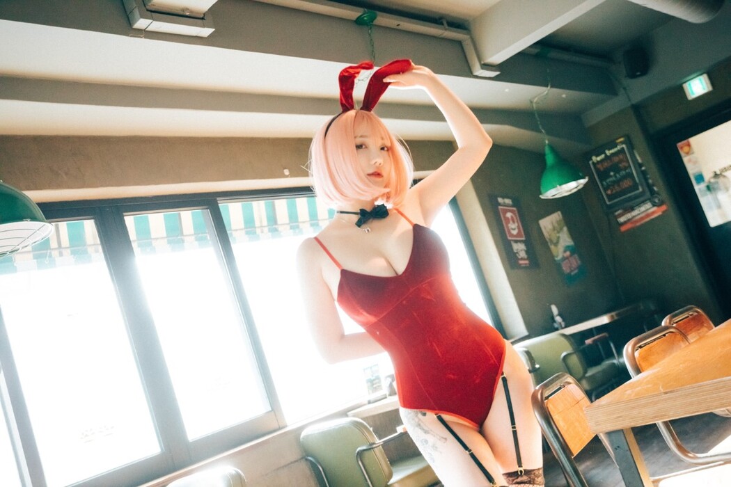 Loozy Son Ye-Eun 손예은 – Tainted Love Bar
