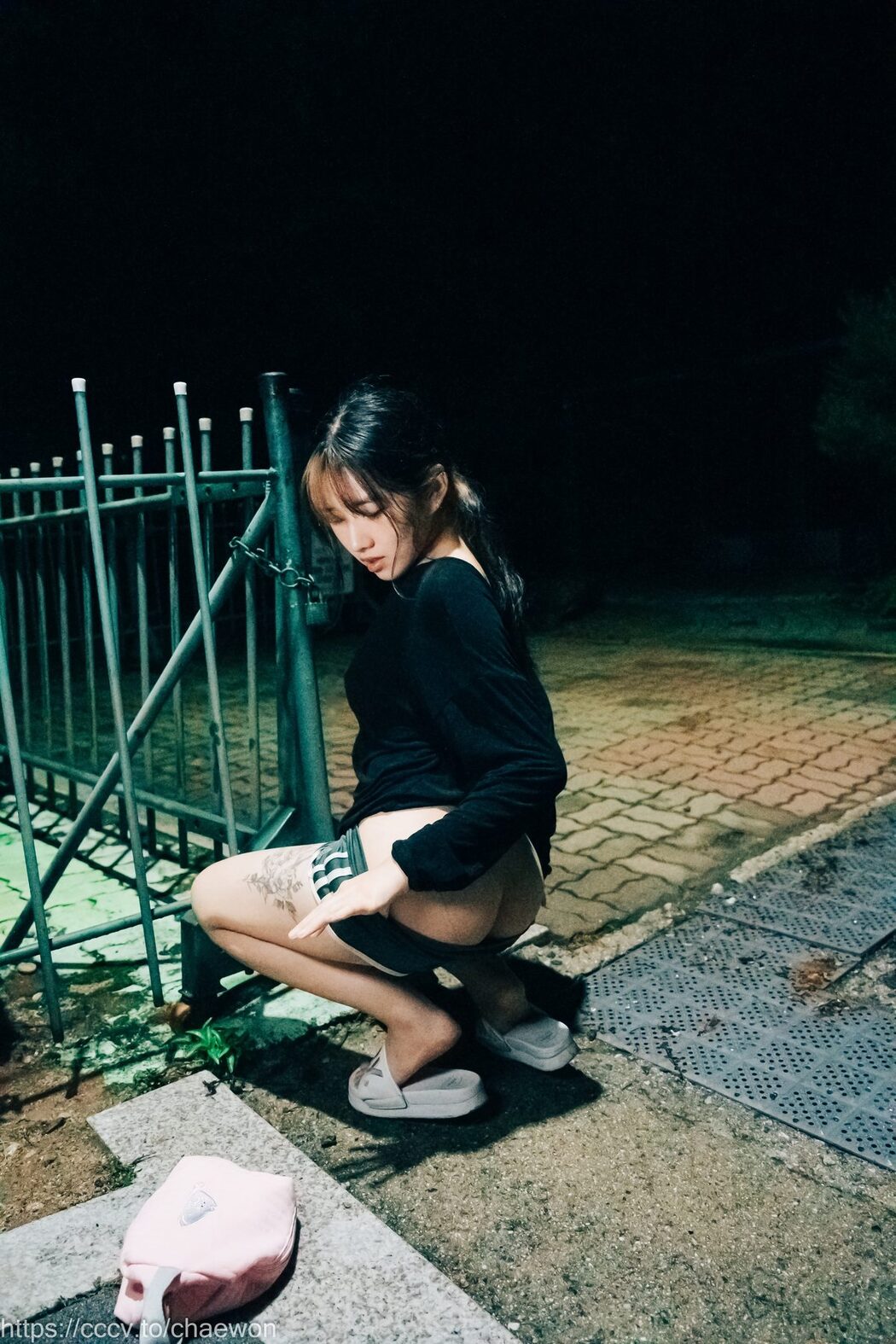 Loozy SonSon 손손 – Public Toilet A