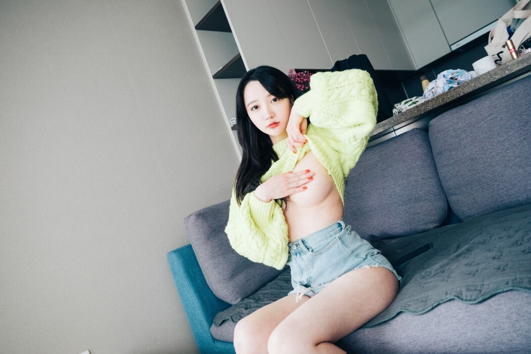 Loozy Son Ye-Eun 손예은 – Travel Partner