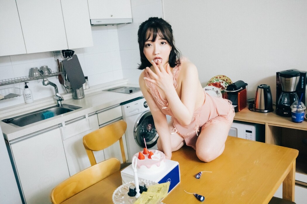 Loozy Son Ye-Eun 손예은 Happy Birthday S.Ver A