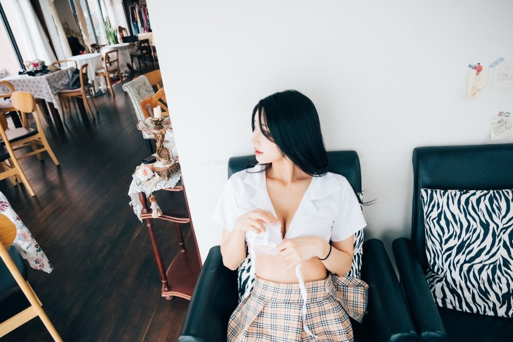 Loozy YeonYu 연유 – First Play S.Ver A
