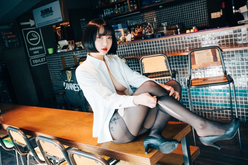 Loozy Son Ye-Eun 손예은 – Tainted Love Bar