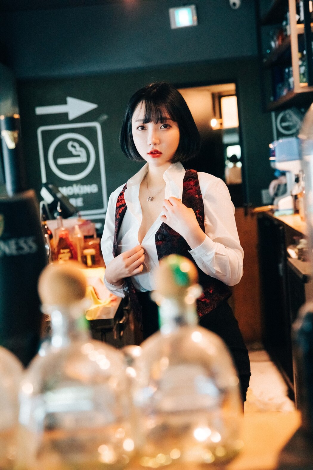 Loozy Son Ye-Eun 손예은 – Tainted Love Bar