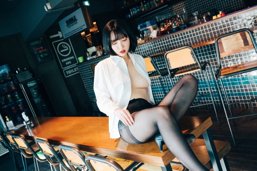 Loozy Son Ye-Eun 손예은 – Tainted Love Bar