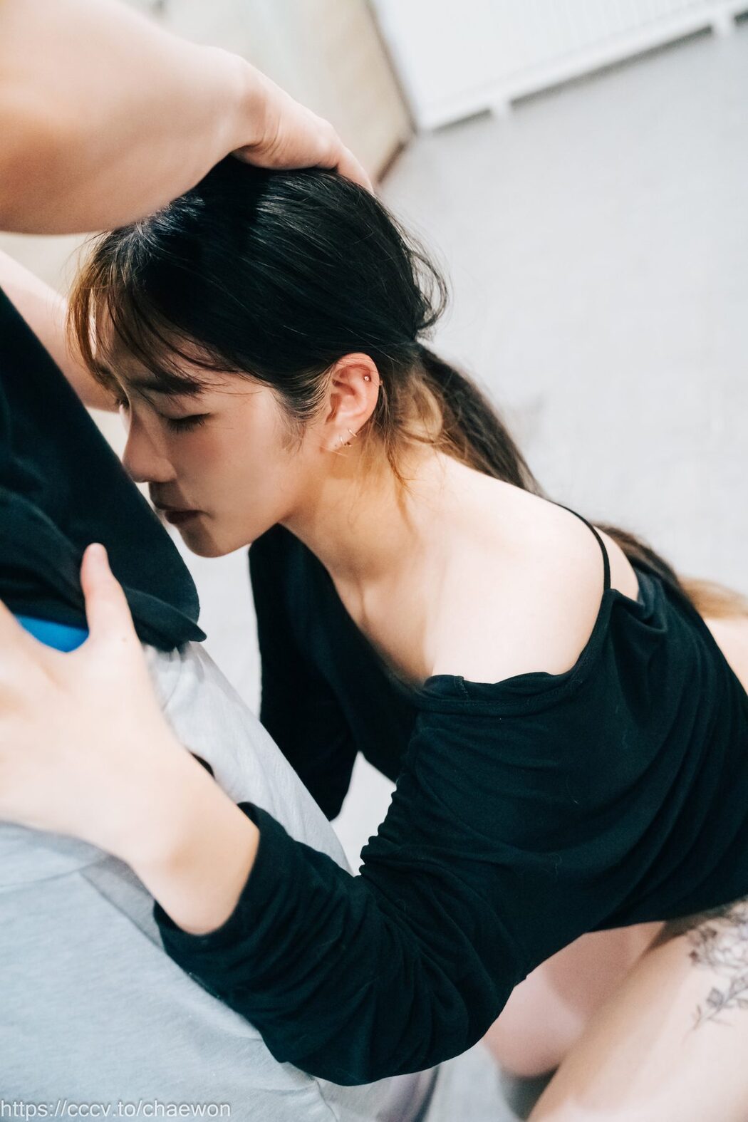 Loozy SonSon 손손 – Public Toilet B