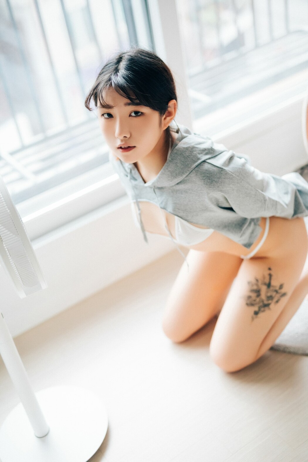 Loozy SonSon 손손 – Date At Home S Ver