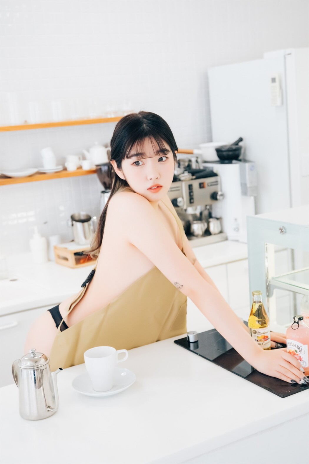 Loozy Sonson 손손 – Nude Apron