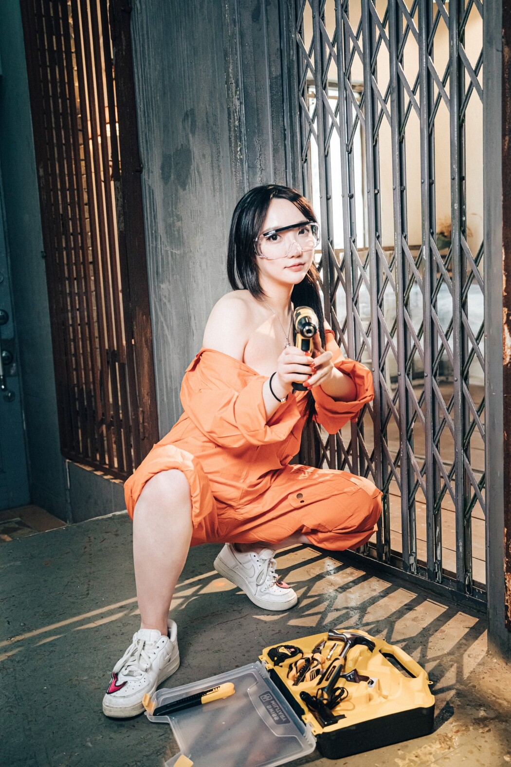 Loozy Son Ye-Eun 손예은 – Where Are My Tools