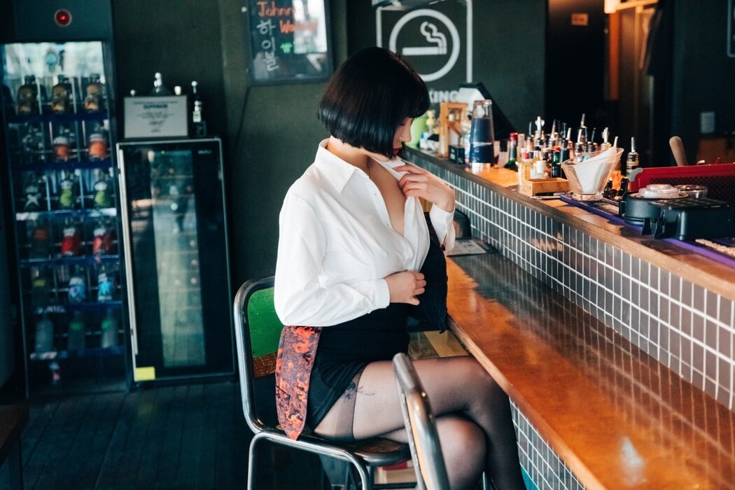 Loozy Son Ye-Eun 손예은 – Tainted Love Bar
