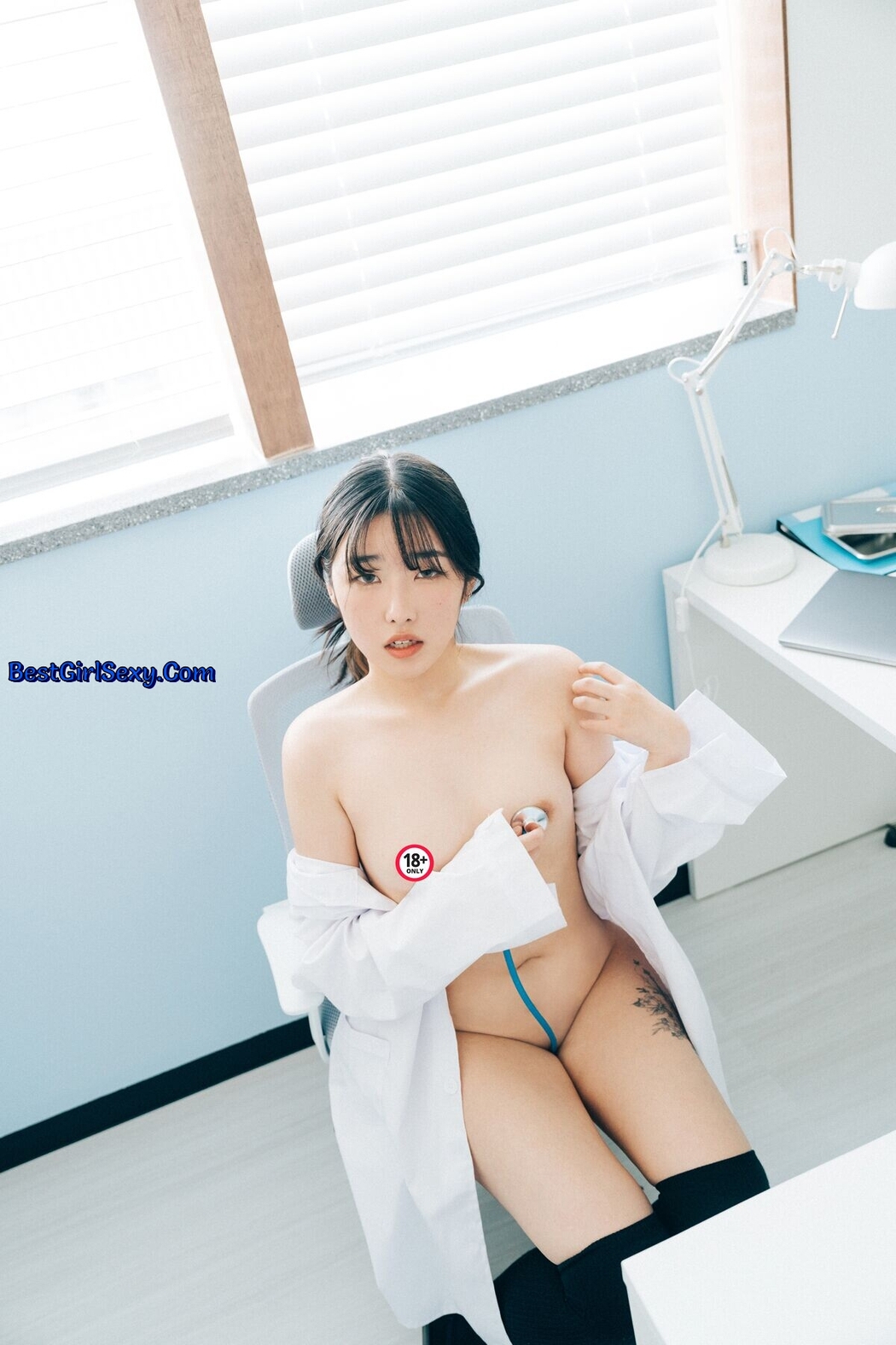 Loozy Sonson 손손 x Zia 지아 – Bitch Academy A