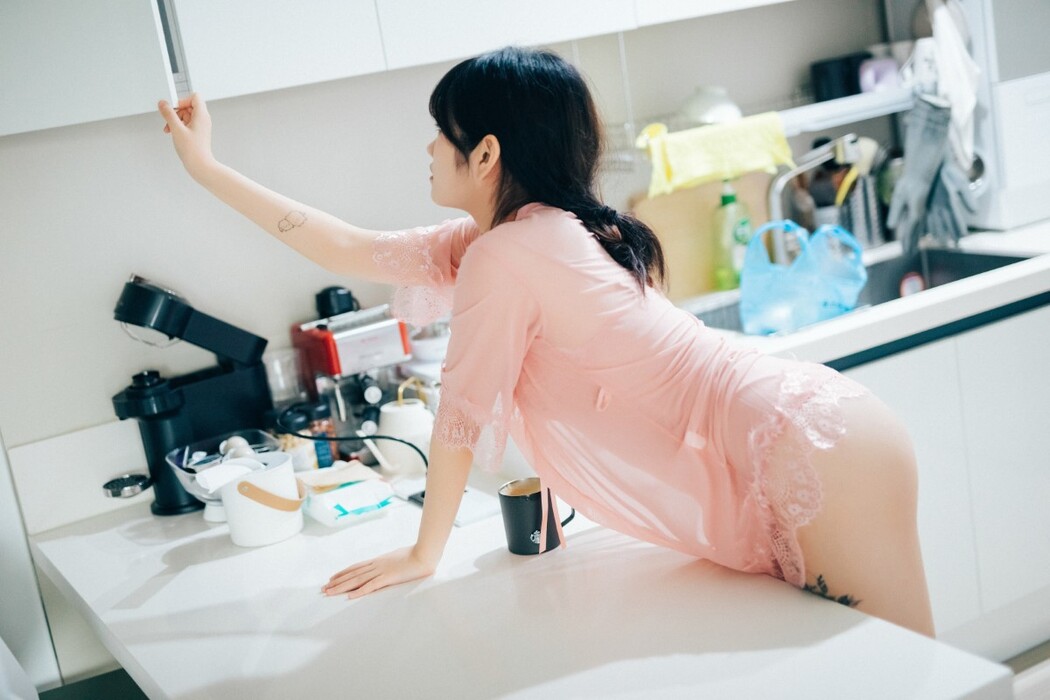 Loozy SonSon 손손 – Date At Home S Ver