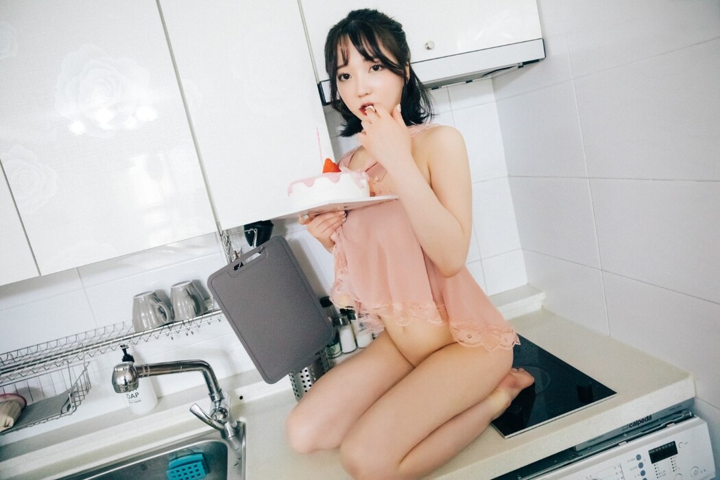 Loozy Son Ye-Eun 손예은 Happy Birthday S.Ver A