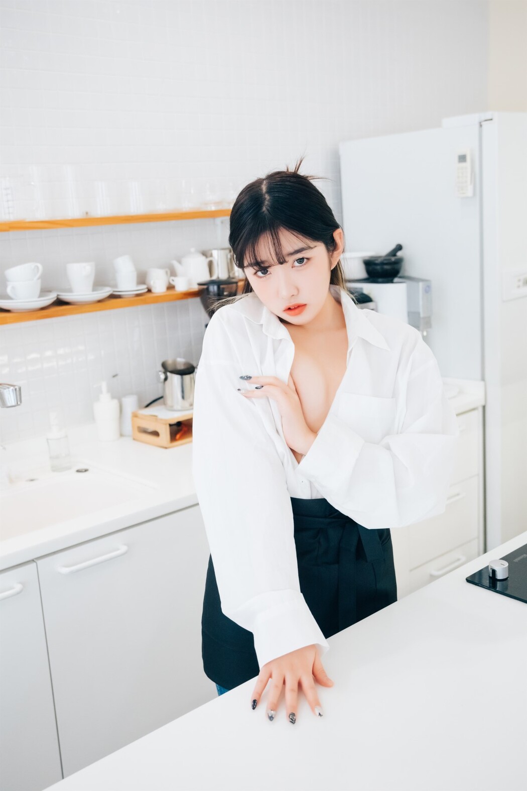 Loozy Sonson 손손 – Nude Apron