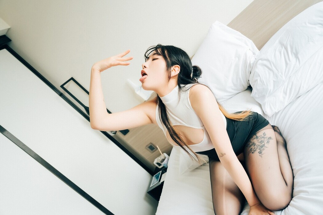 Loozy SonSon 손손 – Spit On Mex A