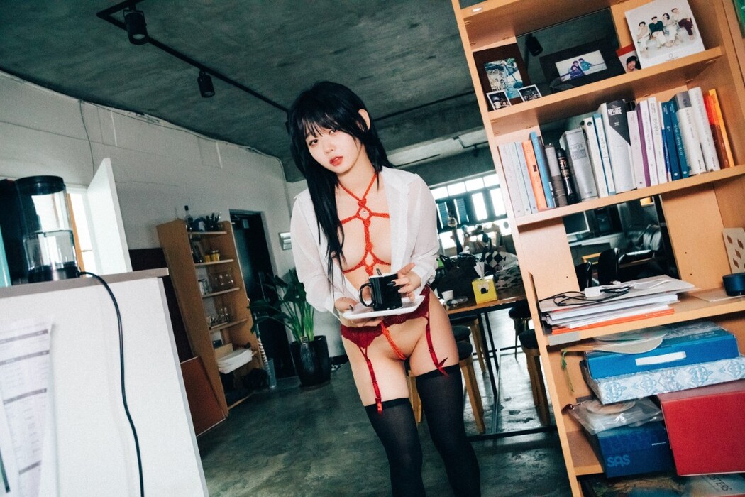 Loozy Zia 지아 – Office slave A