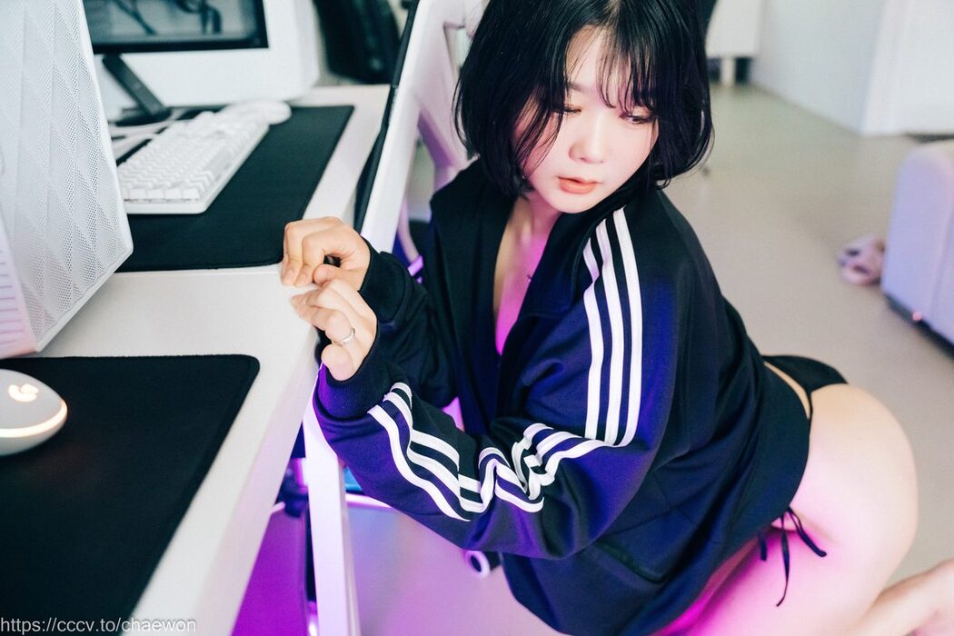 Loozy Zia 지아 – PC Room With SP B