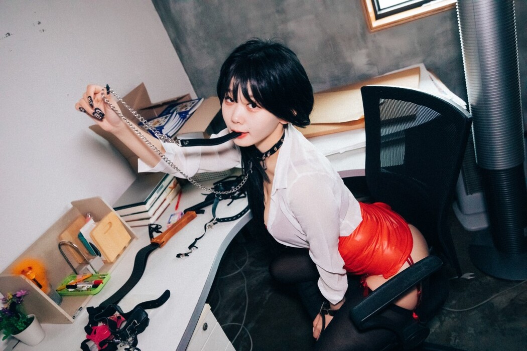 Loozy Zia 지아 – Office slave B