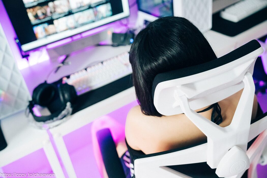 Loozy Zia 지아 – PC Room With SP A