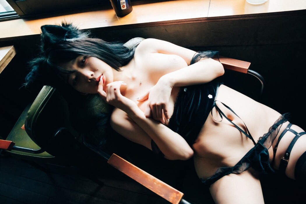 Loozy Zia 지아 – SM Bar B