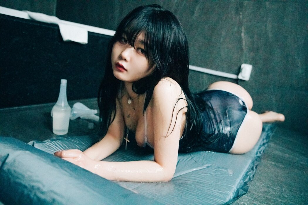 Loozy Zia 지아 – Extra Visible