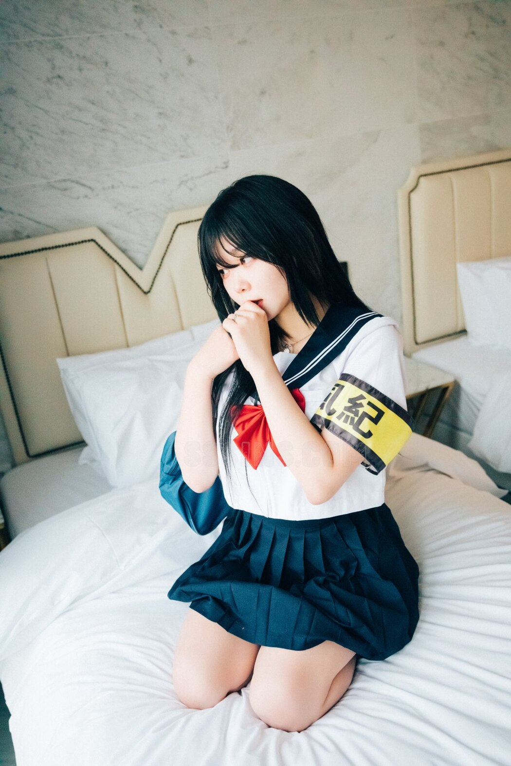 Loozy Zia 지아 – Extra Visible