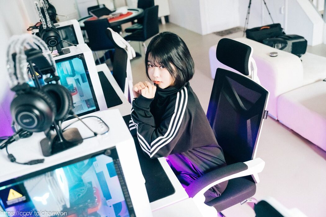 Loozy Zia 지아 – PC Room With SP A